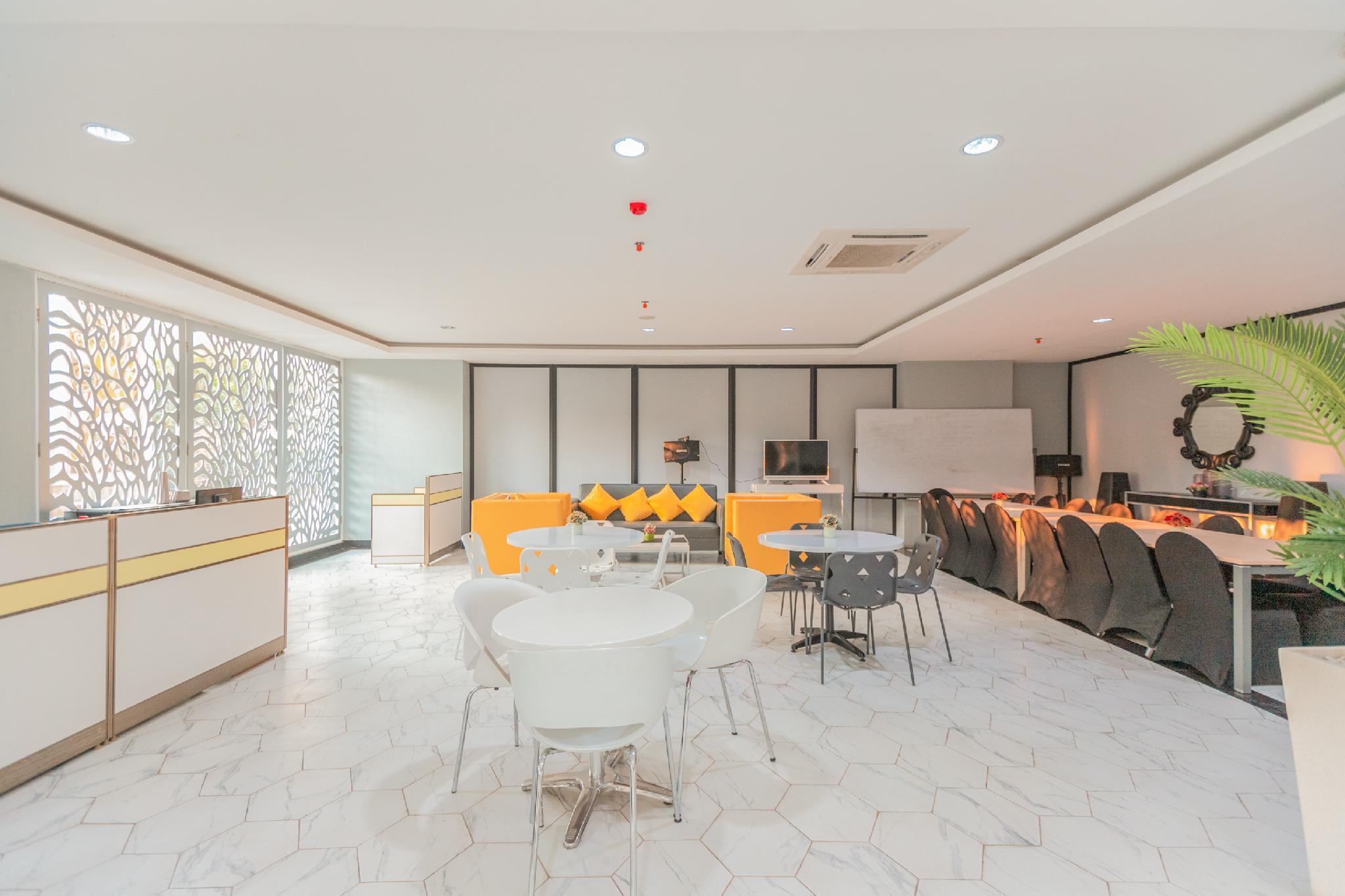 Flagship 750 Mont Blanc Hotel Bekasi Exterior foto